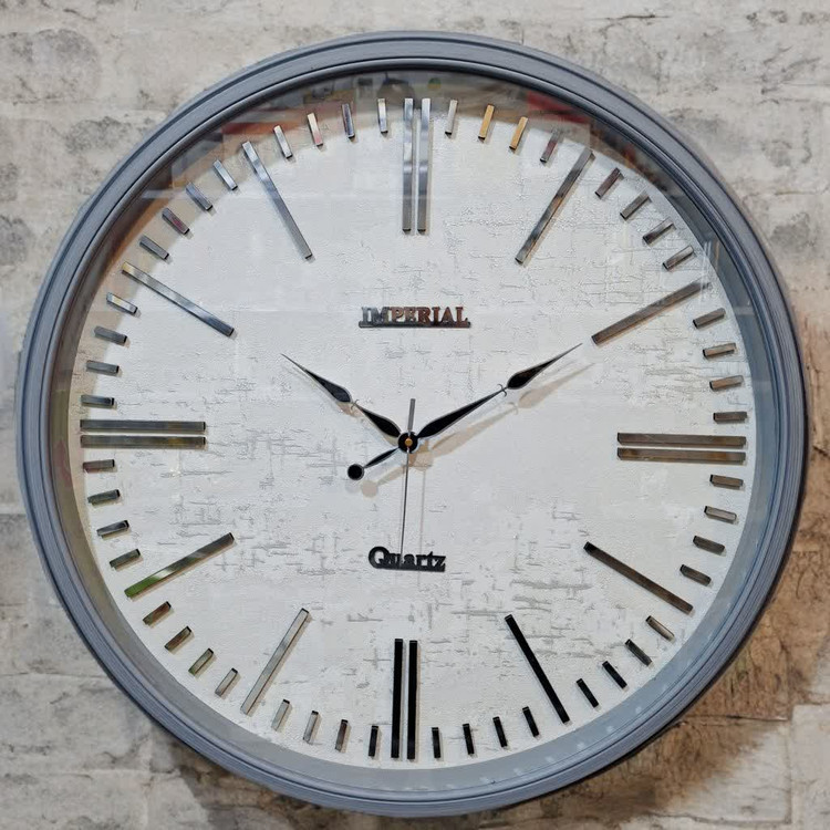 ساعت دیواری امپریال طرح کاغذ دیواری 60 سانتیمتری با طراحی کلاسیک قهوهای