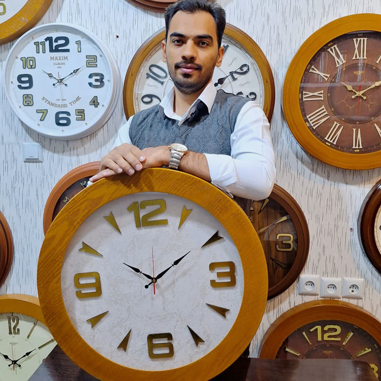 ساعت دیواری چوبی کرم قهوهای 60 سانتیمتری