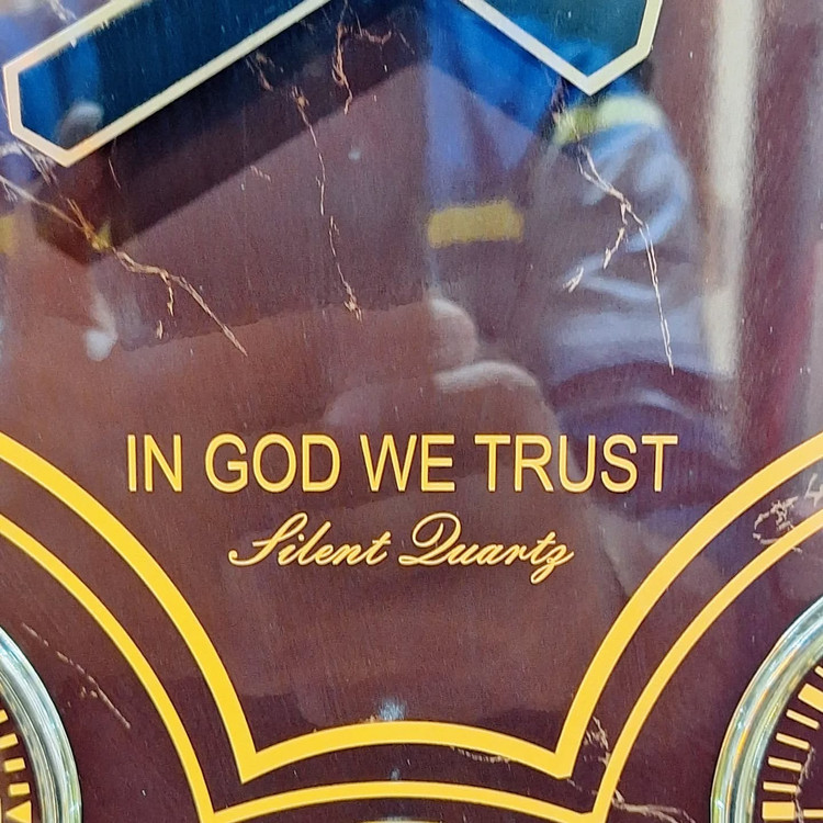 نمای نزدیک ساعت دیواری 3 موتوره 60 سانتیمتری فایبر