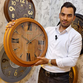 ساعت دیواری لوتوس چوبی عسلی 60 سانتیمتری با اعداد رومی برجسته