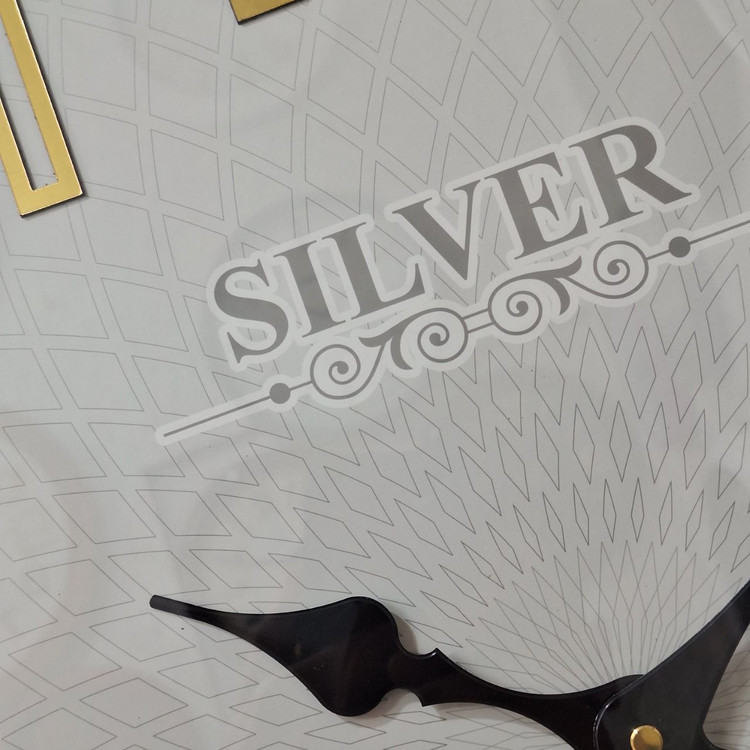 نمای نزدیک ساعت دیواری سیلور 70 سانتیمتری