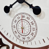 نمای نزدیک ساعت دیواری لوتوس کرم-فندقی 65 سانتیمتری