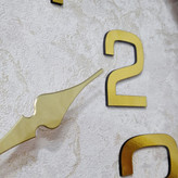 نمای نزدیک ساعت دیواری سیکو قهوهای 70 سانتیمتری