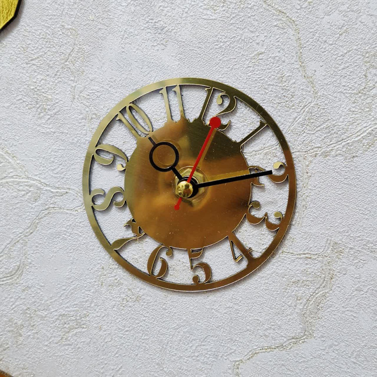 نمای نزدیک ساعت دیواری سیکو قهوهای 70 سانتیمتری