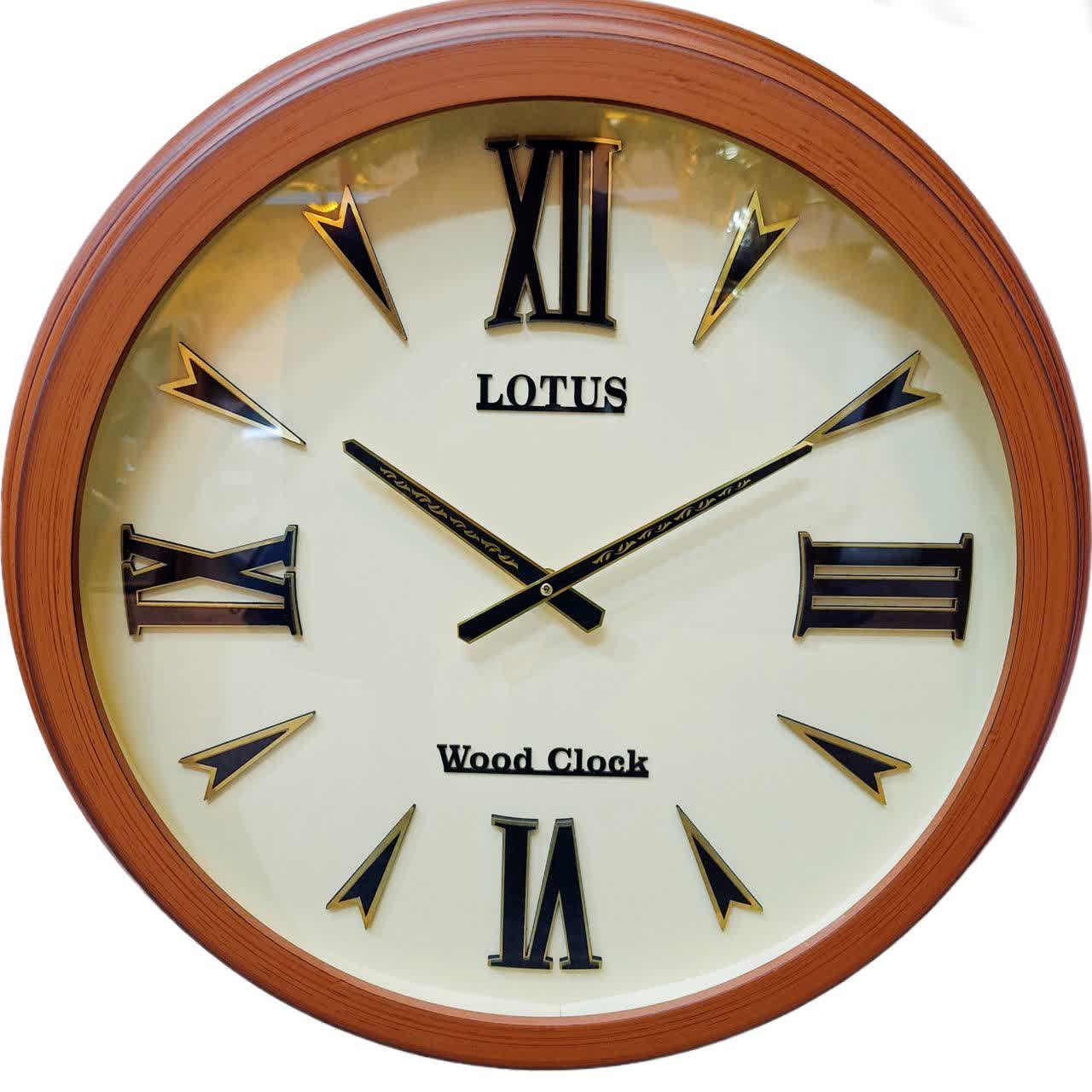 ساعت دیواری لوتوس چوبی عسلی 60 سانتیمتری با اعداد رومی برجسته