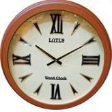 ساعت دیواری لوتوس چوبی عسلی 60 سانتیمتری با اعداد رومی برجسته