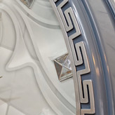 نمای نزدیک ساعت دیواری سه موتوره طوسی-سفید 60 سانتیمتری