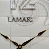 نمای نزدیک ساعت دیواری سه موتوره طوسی-سفید 60 سانتیمتری