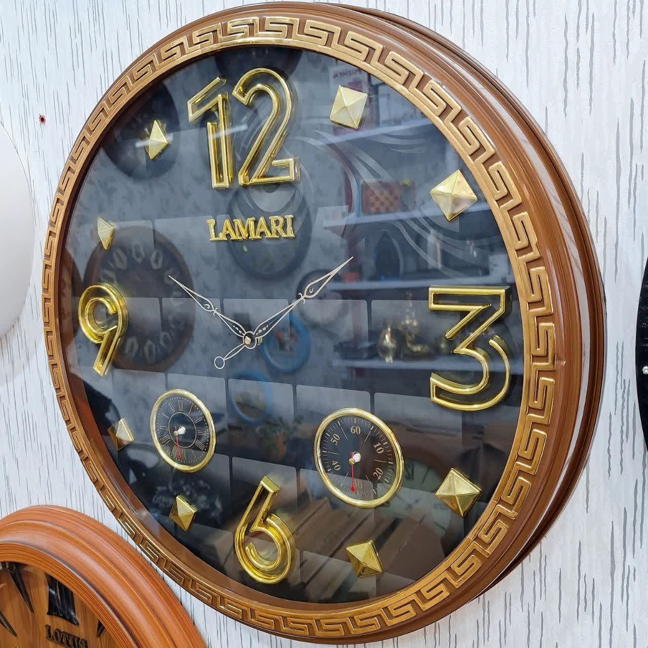 ساعت دیواری سه موتوره مشکی-قهوهای 60 سانتیمتری با طراحی مدرن