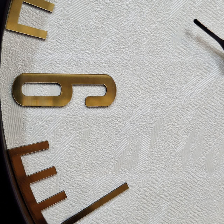 نمای نزدیک ساعت دیواری سیتیزن مشکی 35 سانتیمتری