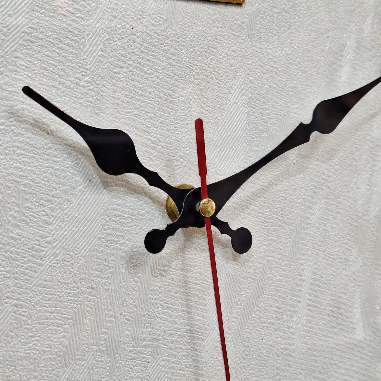 نمای نزدیک ساعت دیواری سیتیزن مشکی 35 سانتیمتری