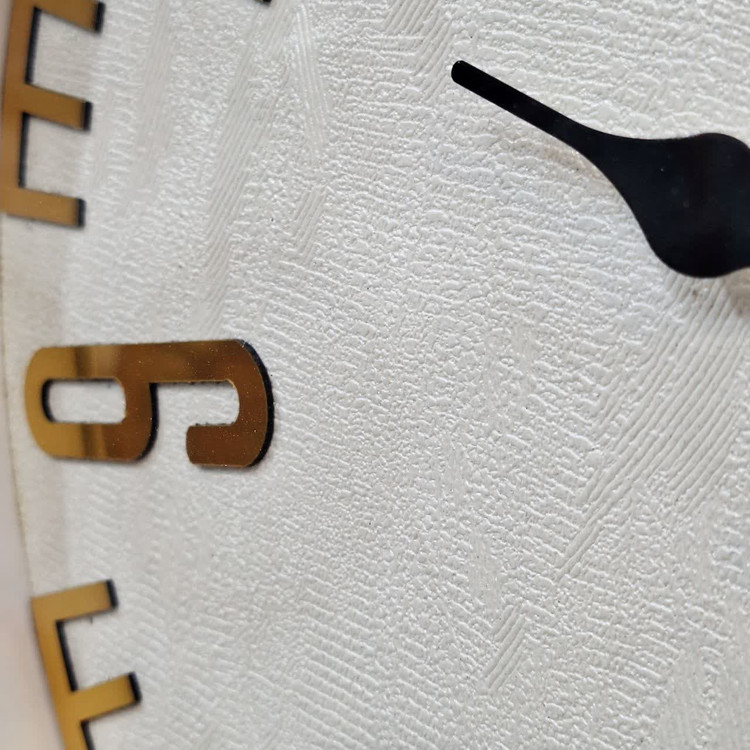 نمای نزدیک ساعت دیواری سیتیزن مشکی 35 سانتیمتری