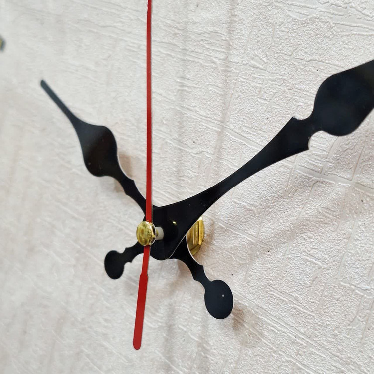 نمای نزدیک ساعت دیواری سیتیزن قهوهای 35 سانتیمتری