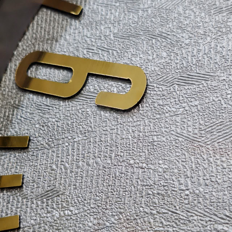 نمای نزدیک ساعت دیواری سیتیزن طوسی 35 سانتیمتری