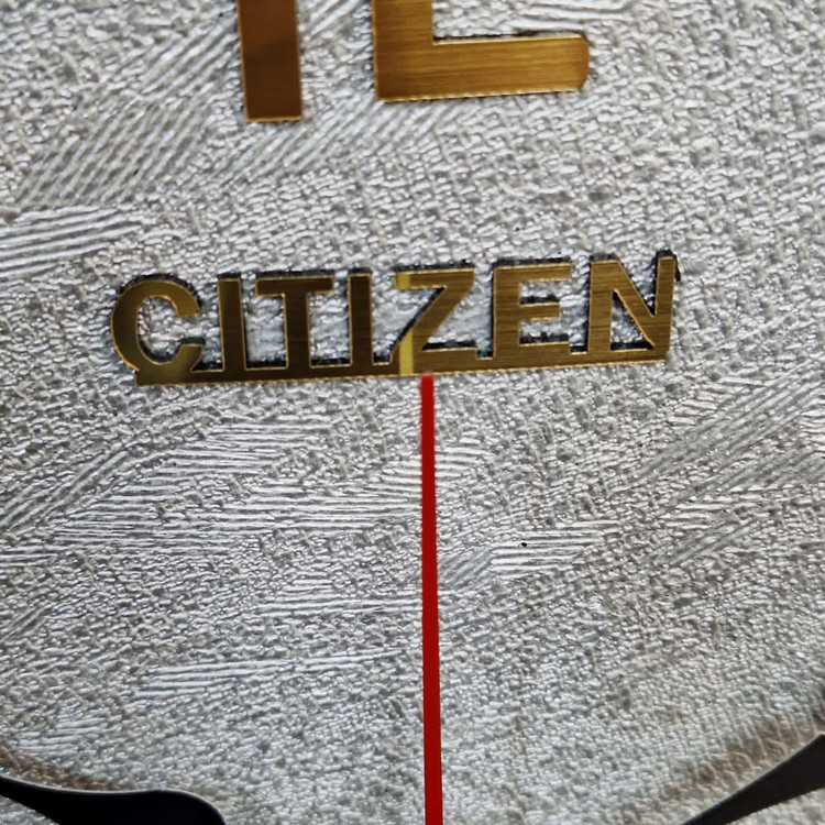 نمای نزدیک ساعت دیواری سیتیزن طوسی 35 سانتیمتری