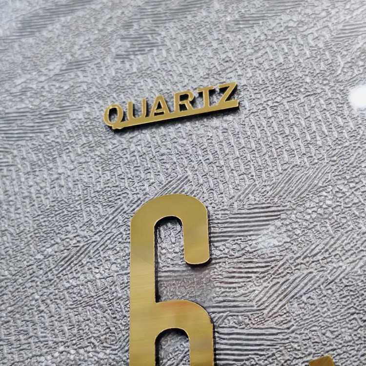 نمای نزدیک ساعت دیواری سیتیزن طوسی 35 سانتیمتری