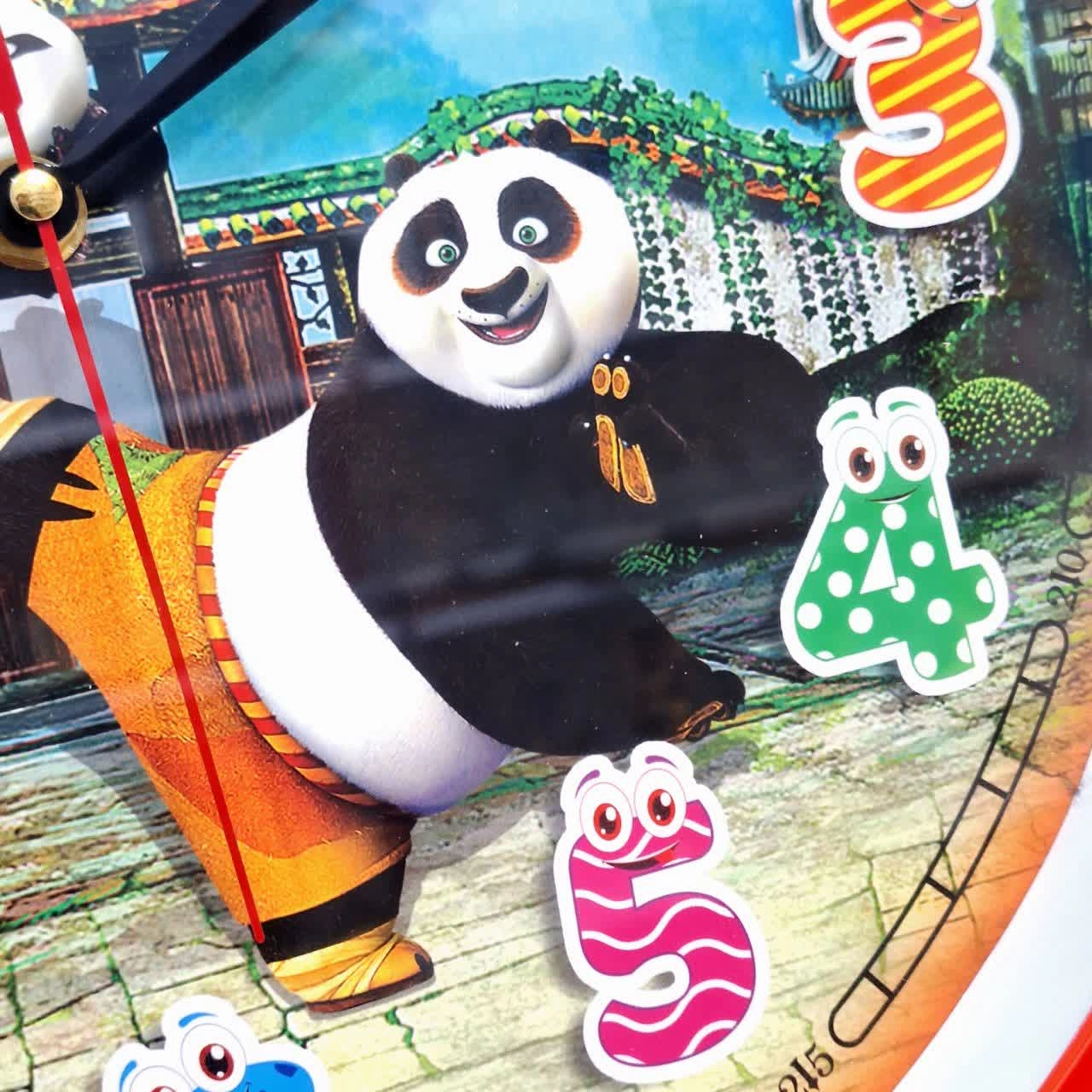 نمای نزدیک ساعت دیواری کودک پاندای کونگ فو کار 35 سانتیمتری