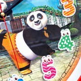 نمای نزدیک ساعت دیواری کودک پاندای کونگ فو کار 35 سانتیمتری