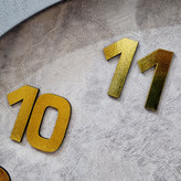 نمای نزدیک ساعت دیواری سیکو چوبی 60 سانتیمتری