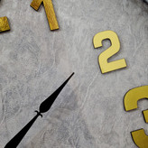 نمای نزدیک ساعت دیواری سیکو چوبی 60 سانتیمتری