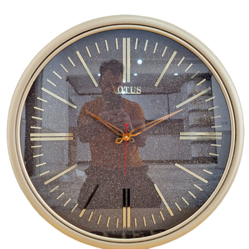 ساعت دیواری لوتوس طلایی 65 سانتیعِدد خطی – گالری سپهری