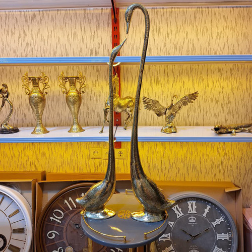 مجسمه برنزی دو قوی عاشق با طراحی هنری و ارتفاع ۹۰ سانتیمتر