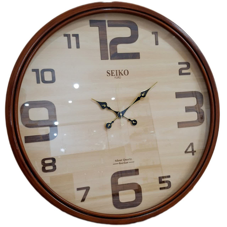 ساعت دیواری گرد چوبی کرم قهوهای سایز ۷۵ سانتیمتر با طراحی کلاسیک و بدنه مستحکم