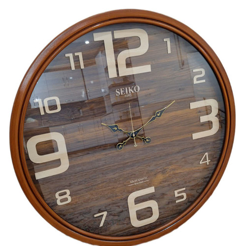ساعت دیواری گرد چوبی سایز بزرگ با قاب قهوهای تیره و طراحی شیک و کلاسیک