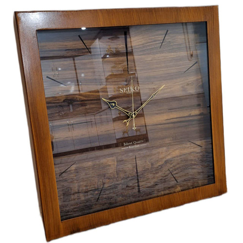 ساعت دیواری چوبی مربعی قهوهای تیره با طراحی کلاسیک و بدنه با کیفیت