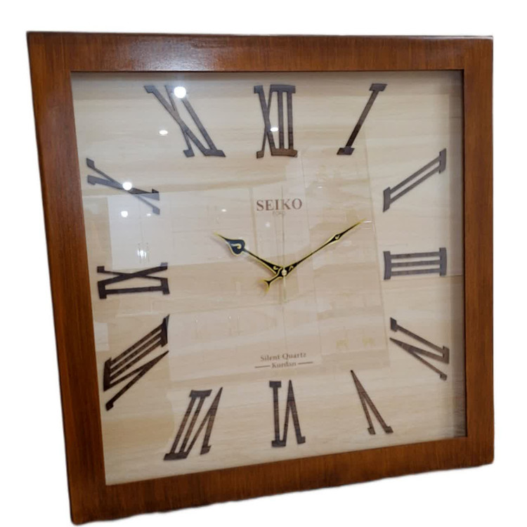 ساعت دیواری مربعی چوبی ۶۰ سانتی قهوهای با طراحی کلاسیک و موتور بیصدا
