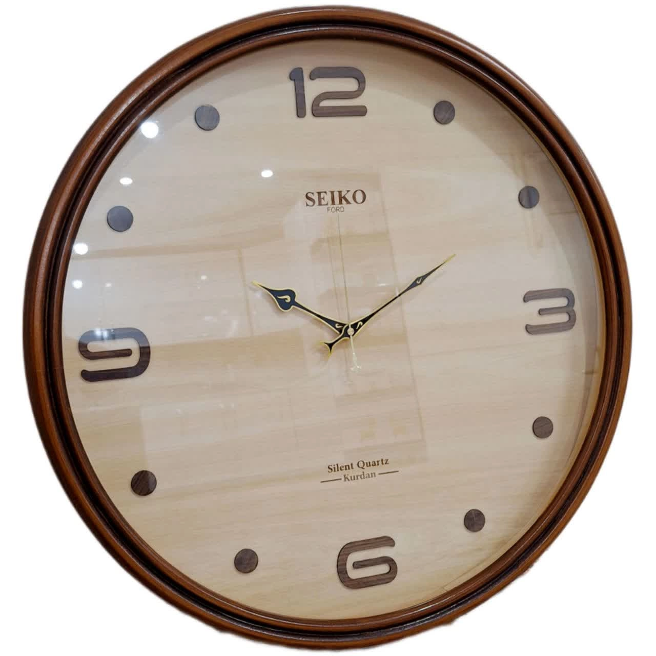 ساعت دیواری چوبی گرد مدل 300608 با قاب کرم قهوهای و قطر ۶۰ سانتیمتر