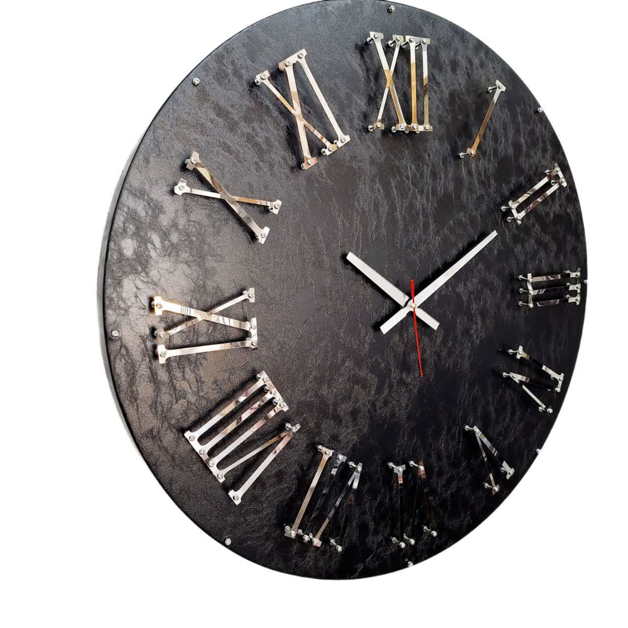 ساعت دیواری چرمی مشکی 60 سانتیمتری با اعداد استیل رومی