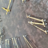 ساعت دیواری چرمی مربع 60 سانتیمتری قهوهای