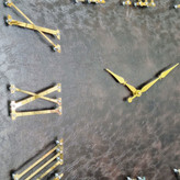 ساعت دیواری چرمی مربع 60 سانتیمتری قهوهای