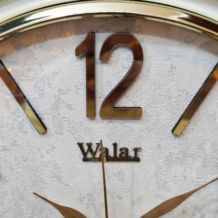 ساعت دیواری سفید سایز 40 سانتیمتر با طراحی مینیمال و مدرن عقربه ها