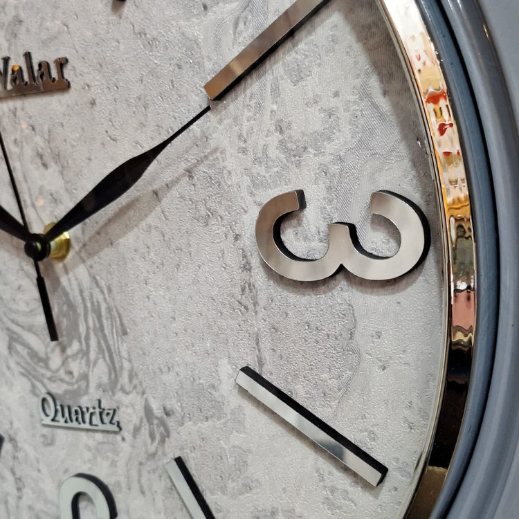 ساعت دیواری طوسی سایز 40 نمای نزدیک