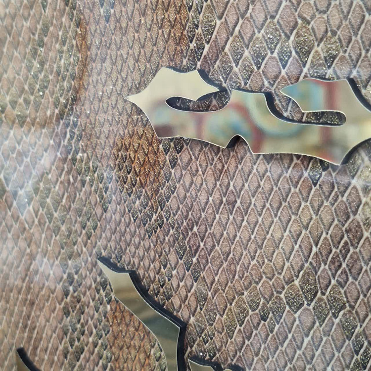 ساعت دیواری ۶۰ سانتی از نماس نزدیک اعداد