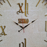 ساعت دیواری سفید 70 سانتیمتری چوبی از نمای نزدیک