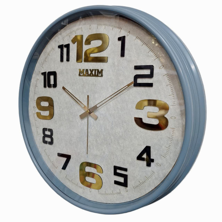 ساعت دیواری سفید 50 سانتیمتری فایبر با فریم طوسی و اعداد برجسته طلایی مناسب سالن کوچک