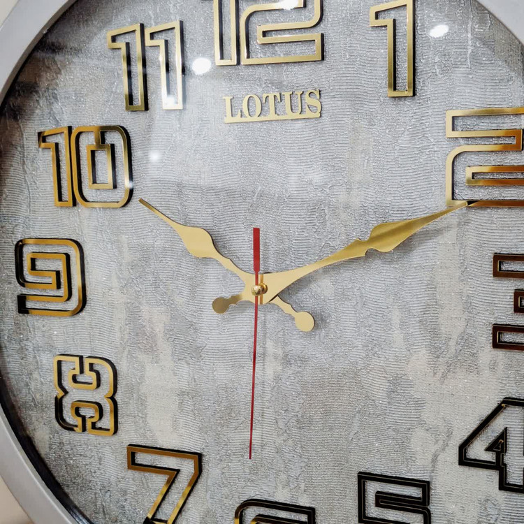 ساعت دیواری طوسی 40 سانتیمتری فایبر از نمای نزدیک