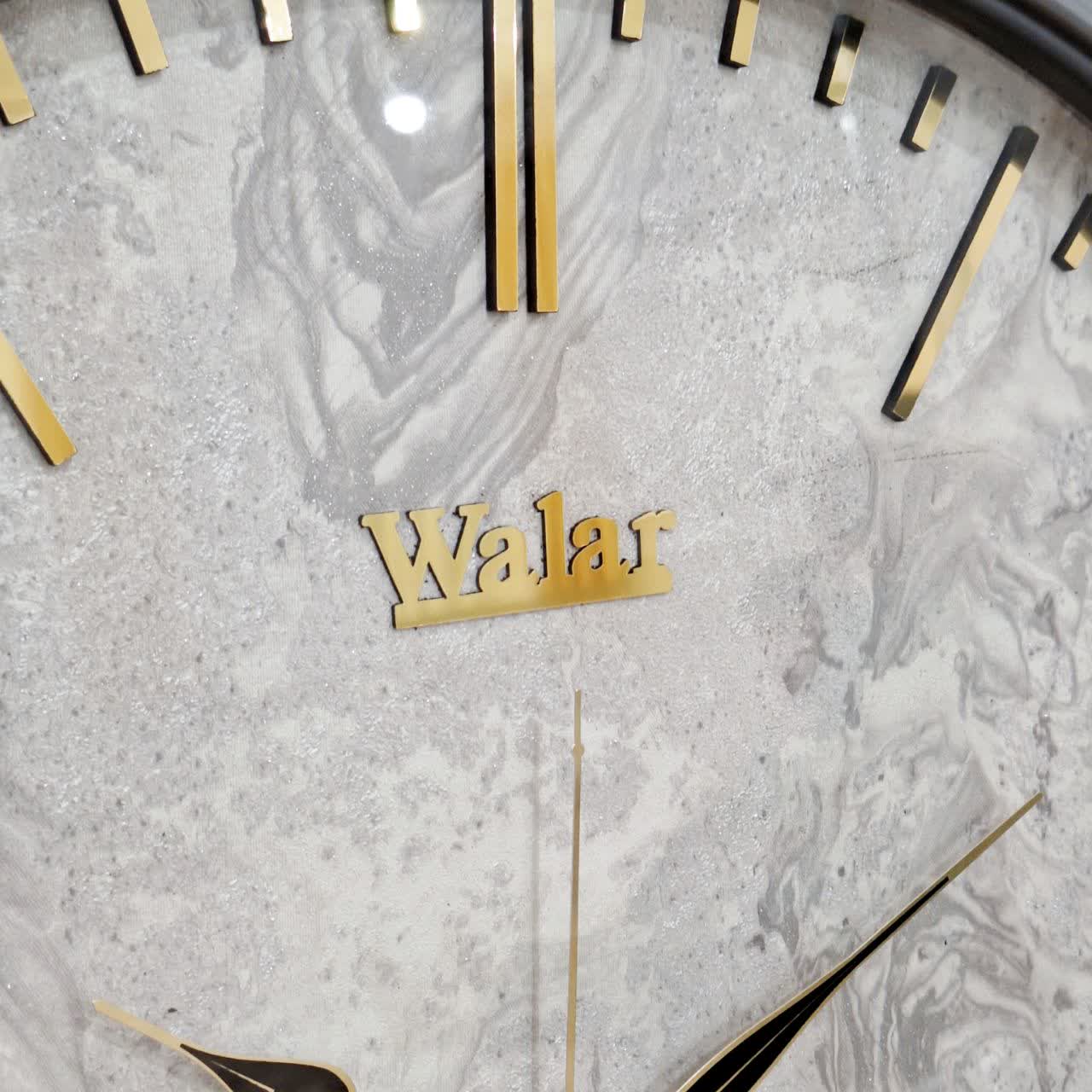 ساعت دیواری طوسی 60 سانتی‌متری فایبر با طراحی مینیمال از نمای دیگر