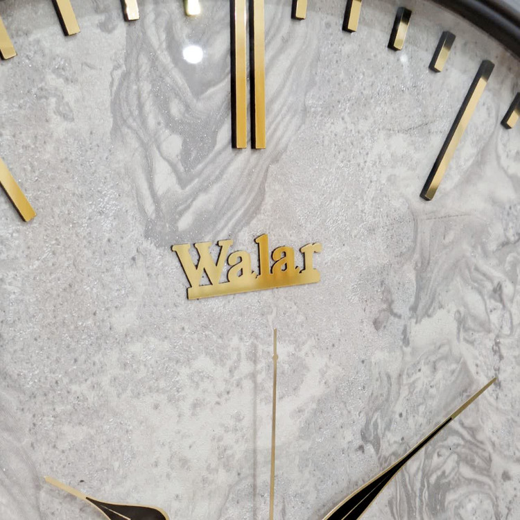 ساعت دیواری طوسی 60 سانتیمتری فایبر با طراحی مینیمال از نمای دیگر