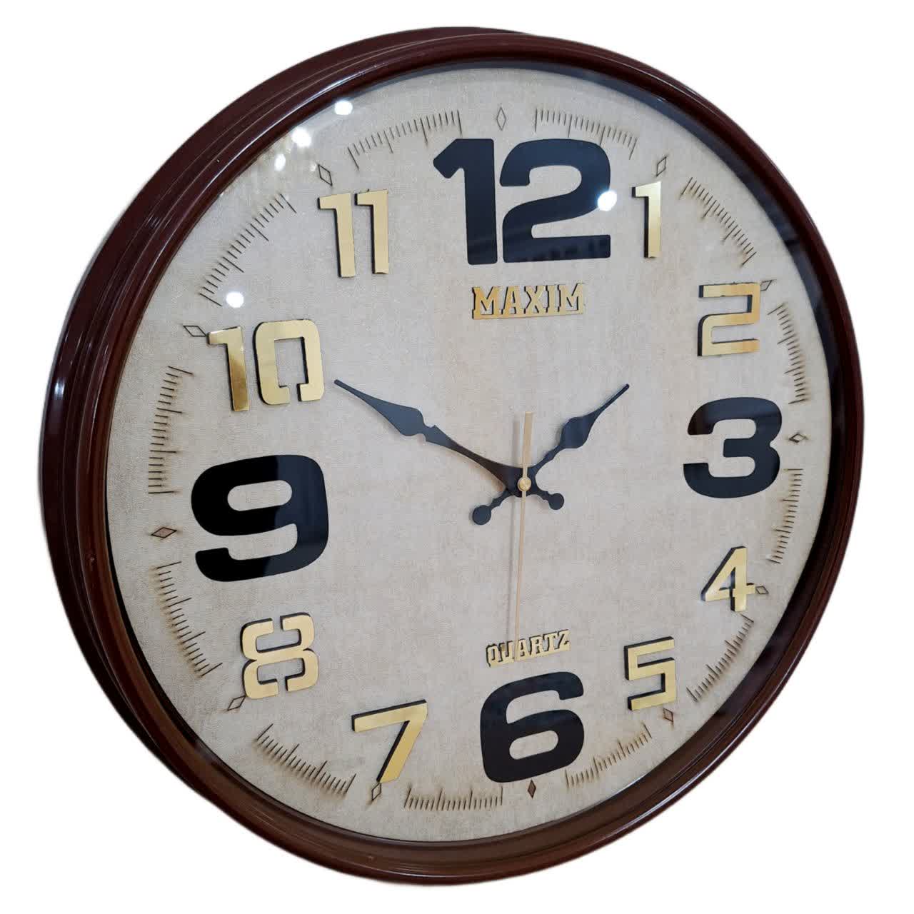 ساعت دیواری قهوه‌ای 50 سانتی‌متری فایبر با اعداد انگلیسی برجسته و 2 سال ضمانت