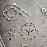 ساعت دیواری طوسی 65 سانتیمتری فایبر با اعداد انگلیسی از نمای موتور دوم