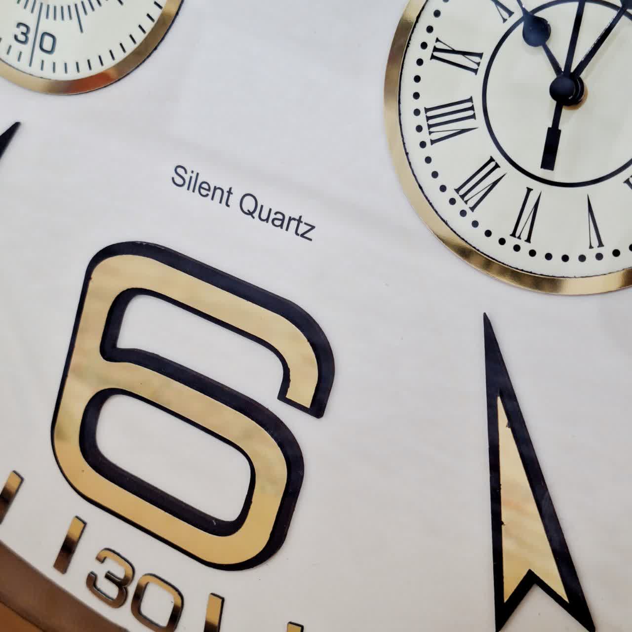 ساعت دیواری قهوه‌ای داخل کرم 70 سانتی‌متری با اعداد برجسته از نمای دیگر