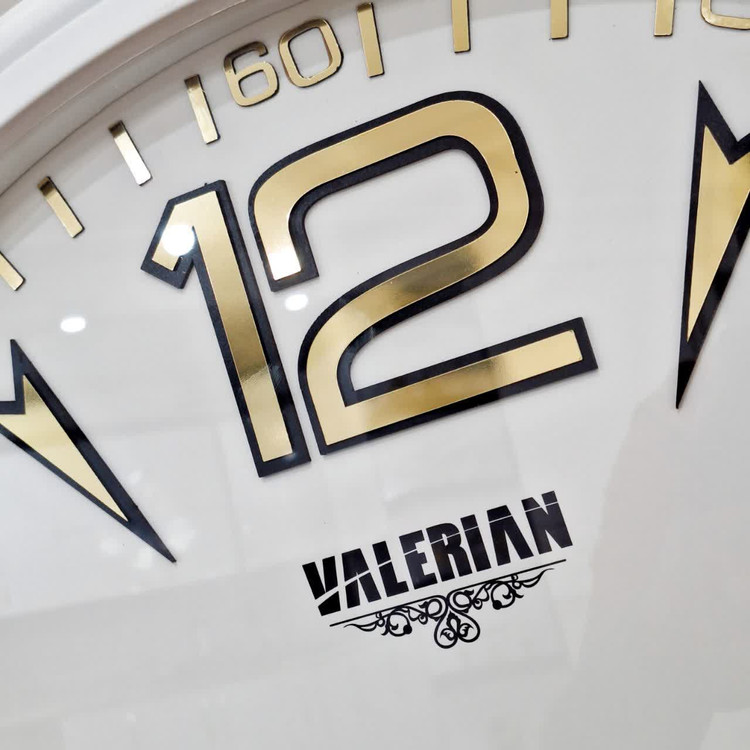 ساعت دیواری والرین سفید 70 سانتیمتری از نمای نزدیک بالا