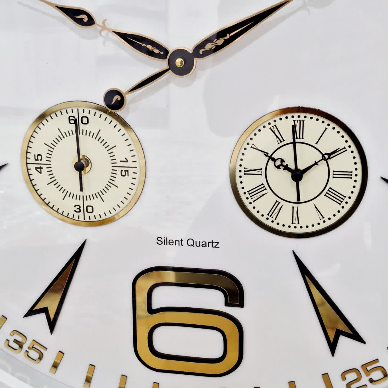 ساعت دیواری والرین سفید 70 سانتی‌متری از نمای دیگر