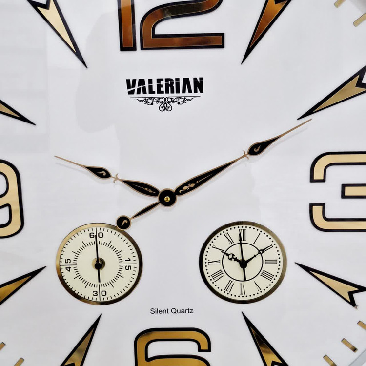 ساعت دیواری والرین سفید 70 سانتیمتری از نمای نزدیک
