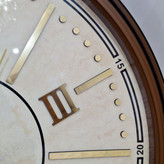 ساعت دیواری والرین قهوهای داخل کرم 70 سانتیمتری با اعداد رومی از نمای راست