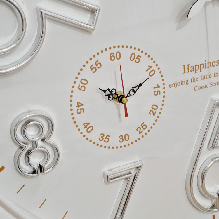 ساعت دیواری لوتوس سفید صدفی 65 سانتیمتری از نمای نزدیک تر